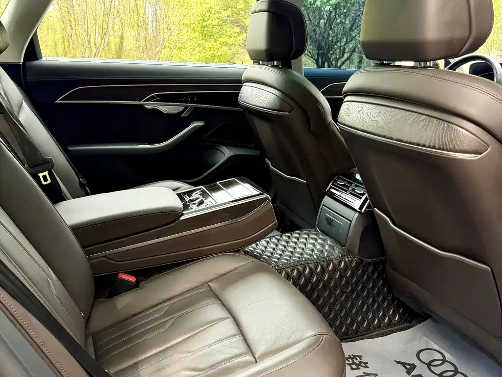 Audi A8 — миниатюра 6