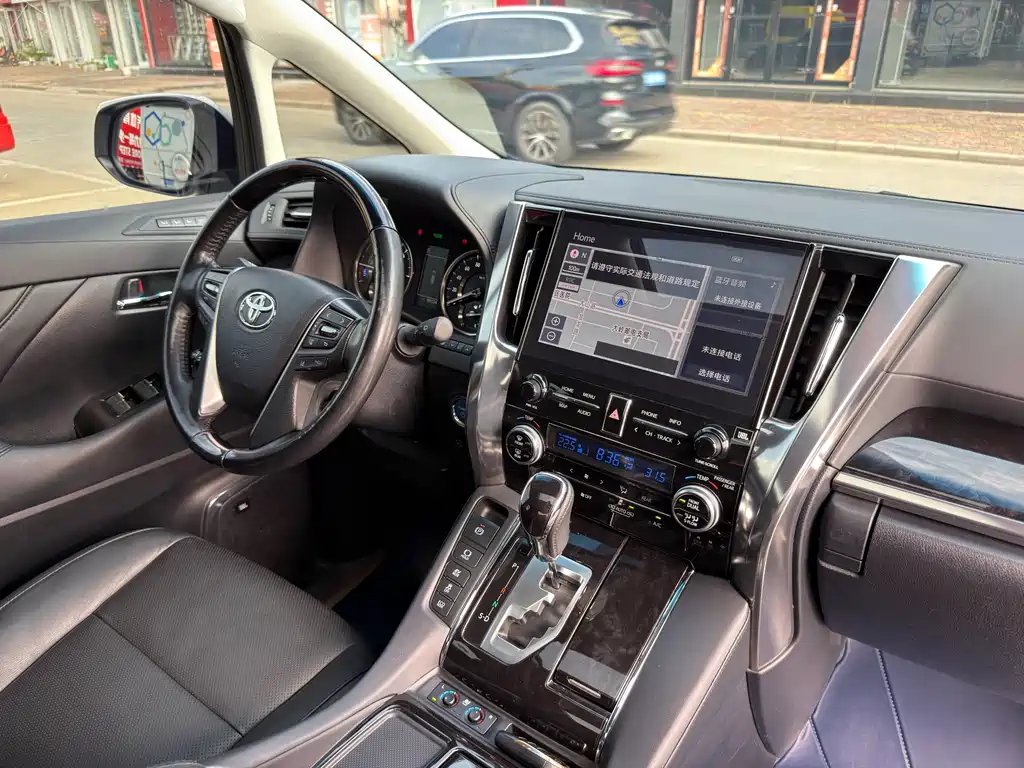 Toyota Vellfire — миниатюра 12