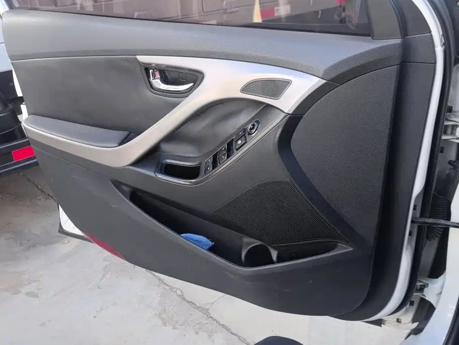 Hyundai Elantra Langdong — миниатюра 7