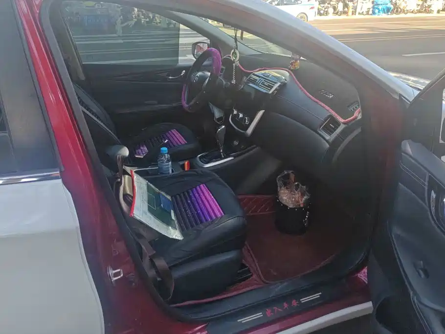 Nissan Tiida — миниатюра 8