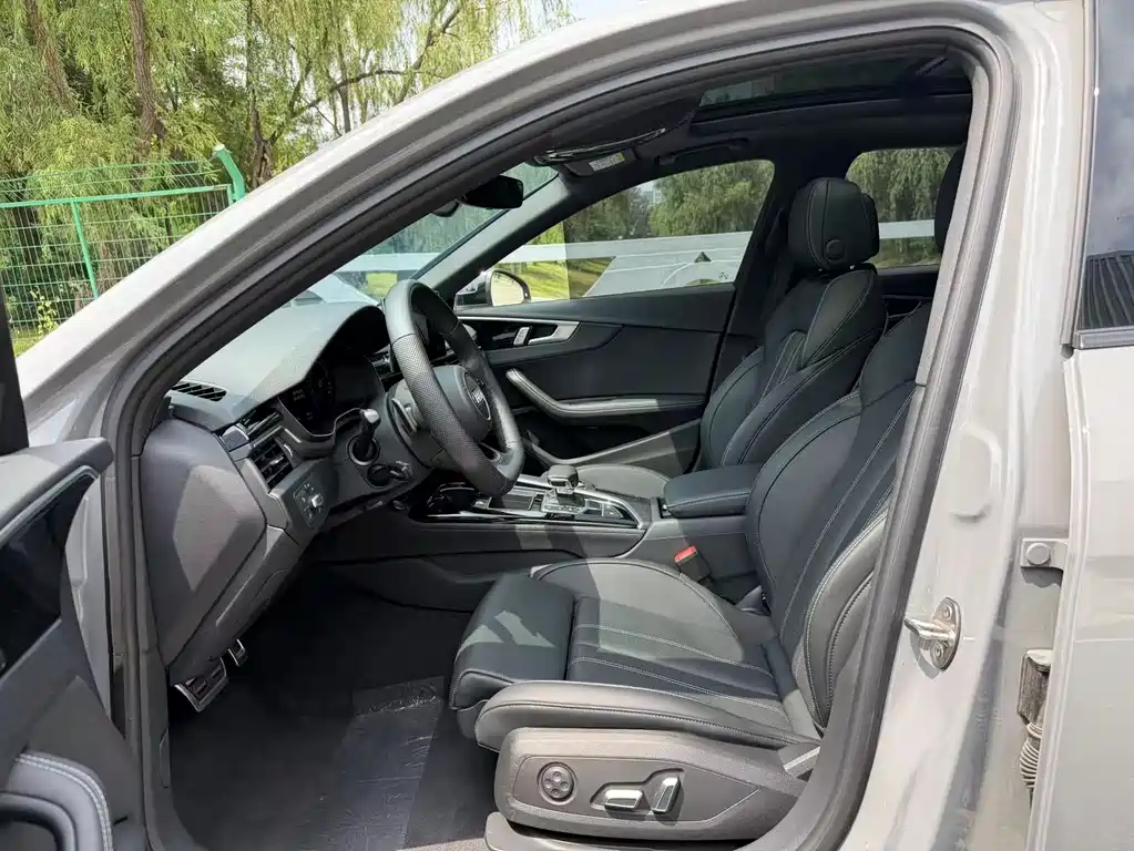 Audi A4L 2024 40 TFSI Luxury