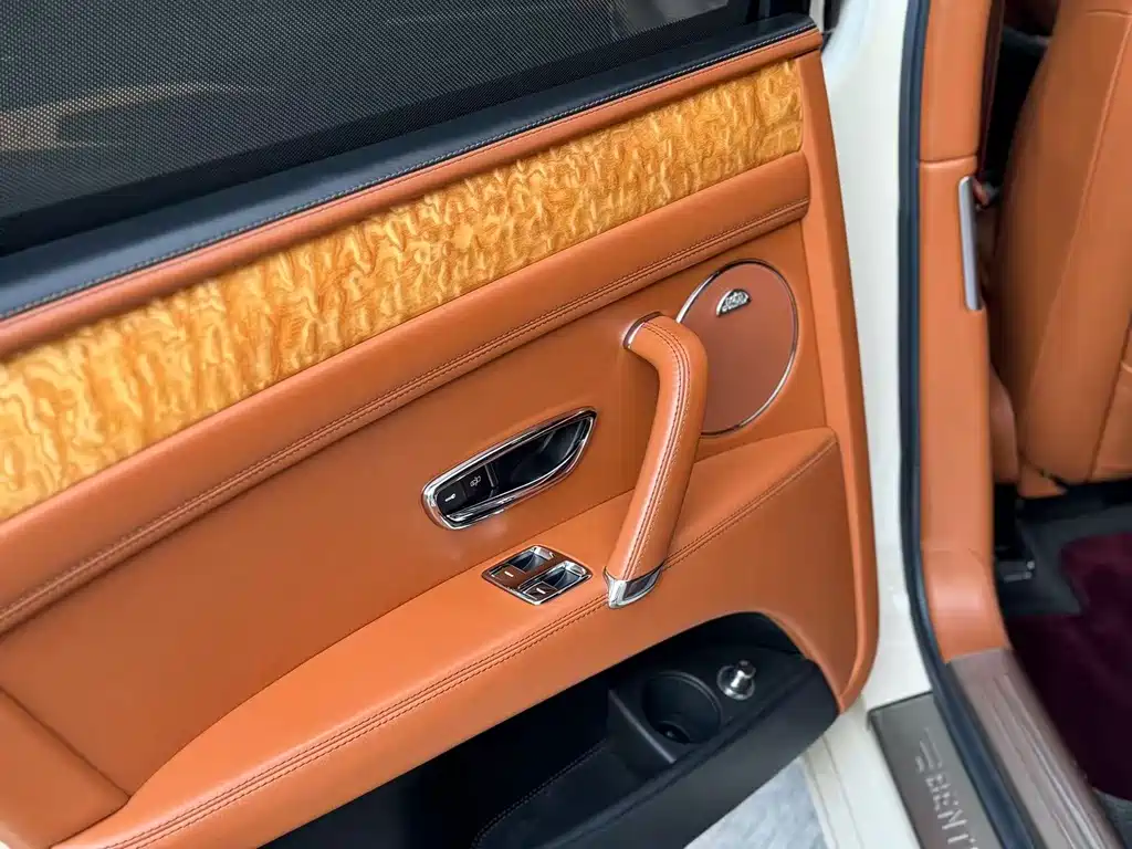Bentley Flying Spur — миниатюра 11