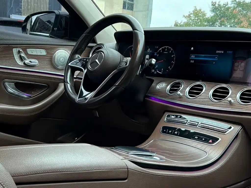 Mercedes-Benz E-Class — миниатюра 7