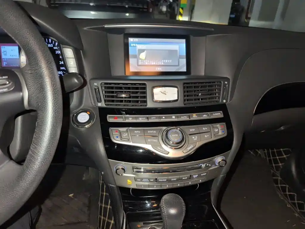 Infiniti Q70 — миниатюра 6