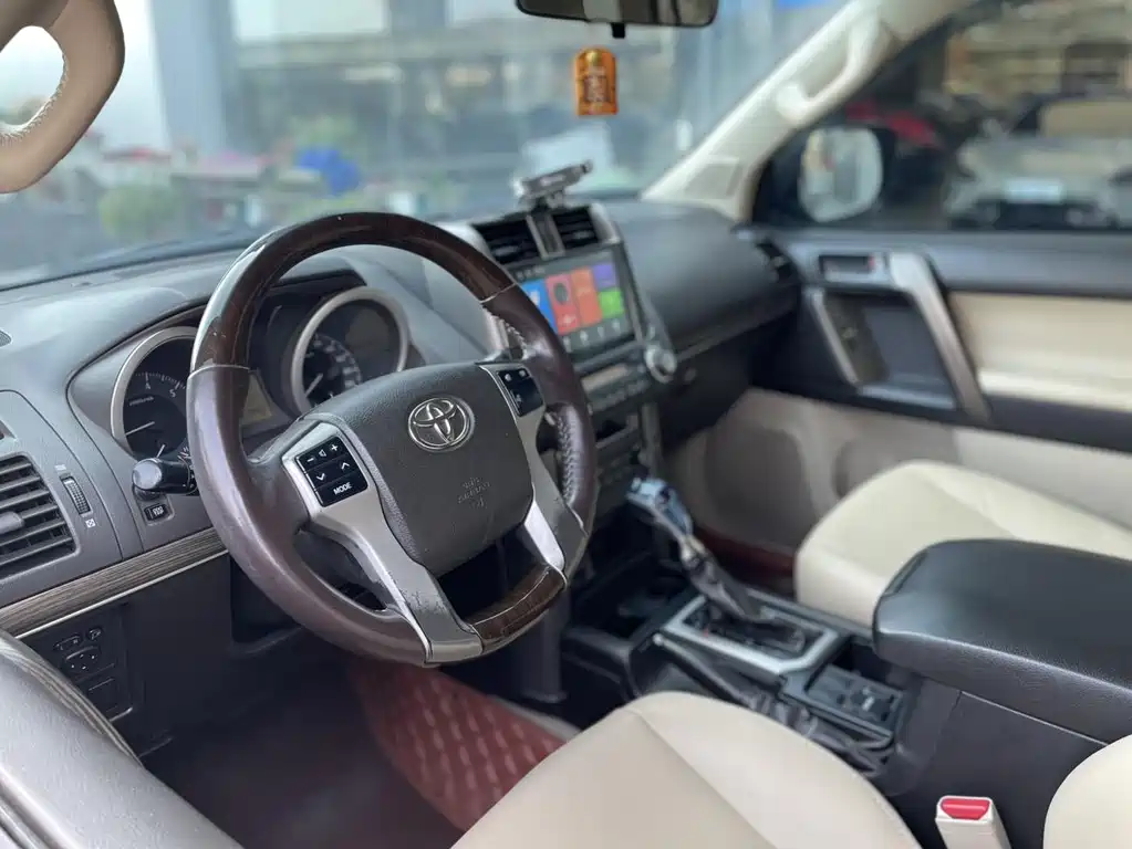 Toyota Land Cruiser Prado 2010 2.7L AT Luxury