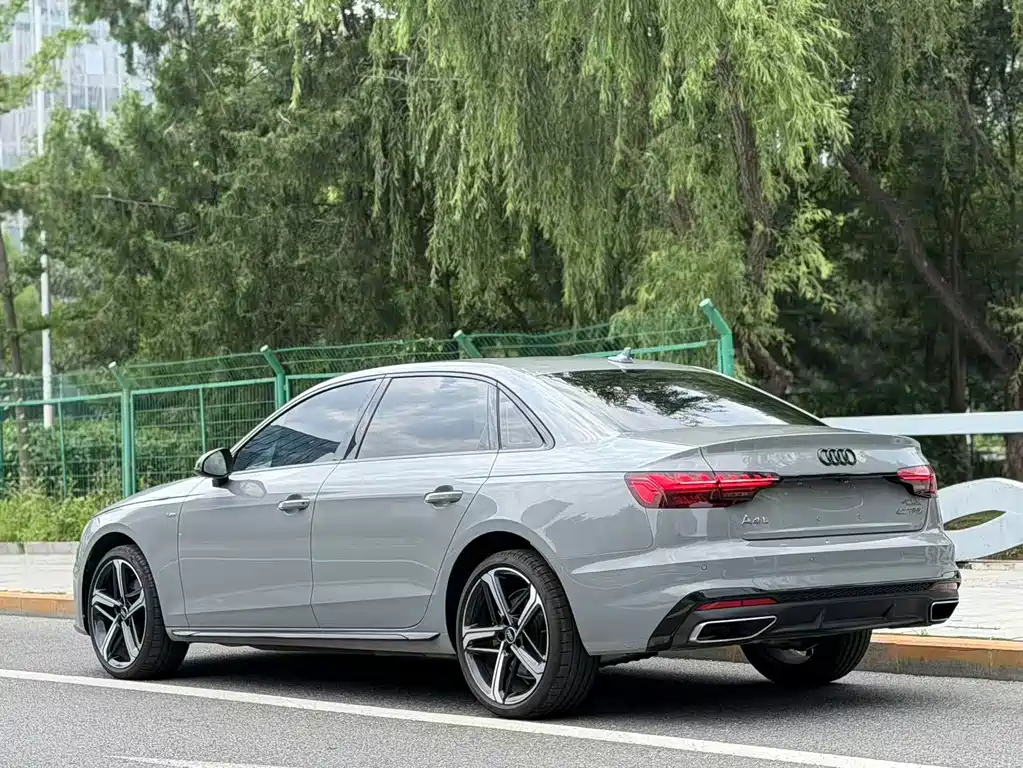 Audi A4L 2024 40 TFSI Luxury