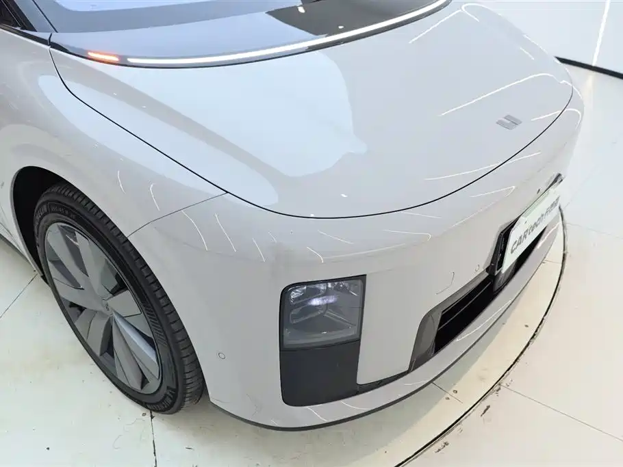 Li Auto i8 2025 Standard