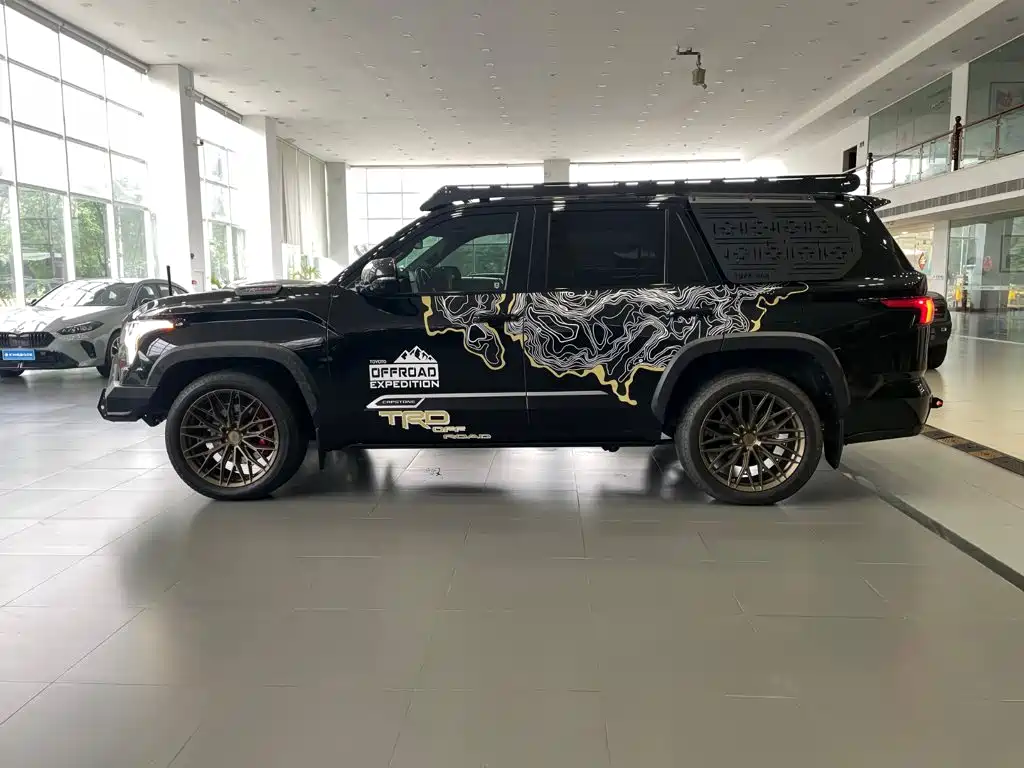 Toyota Sequoia — миниатюра 3