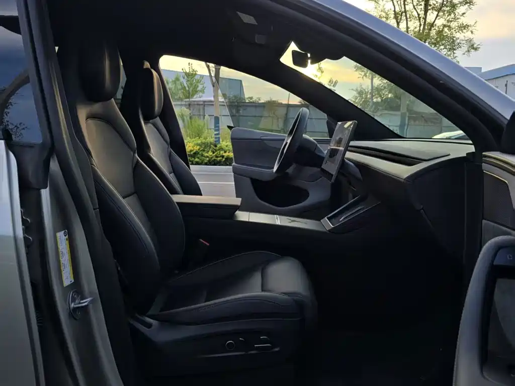 Tesla Model Y L — миниатюра 8