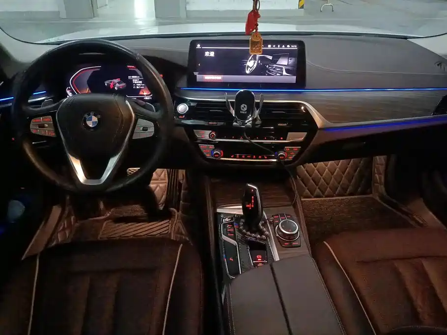BMW 5 Series — миниатюра 12