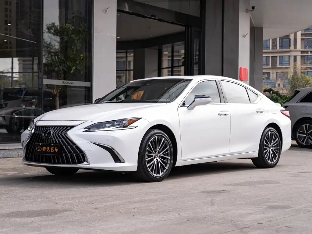 Lexus ES 2023