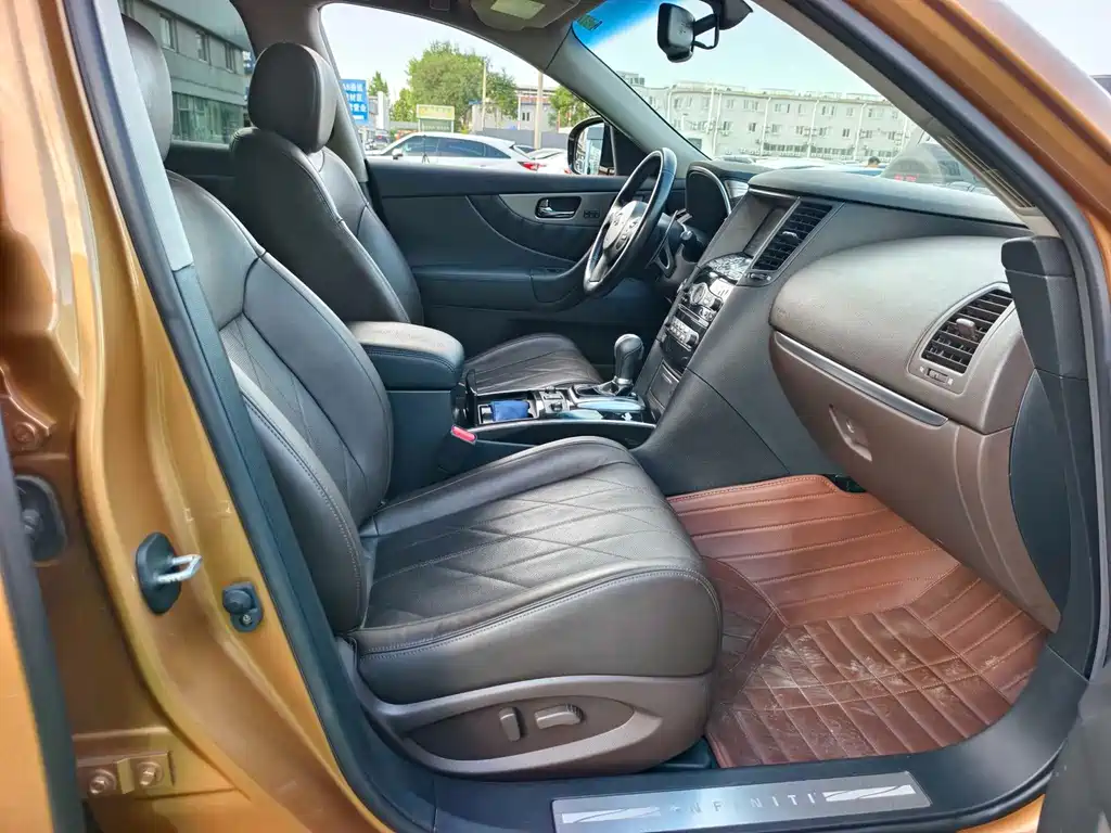 Infiniti QX70 — миниатюра 17