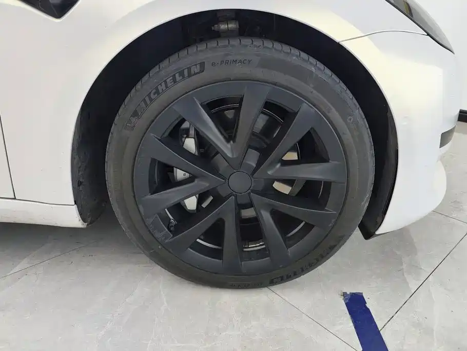 Tesla Model 3 — миниатюра 6