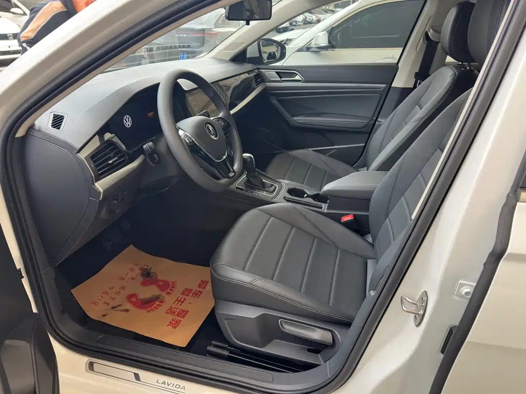 Volkswagen Lavida — миниатюра 6