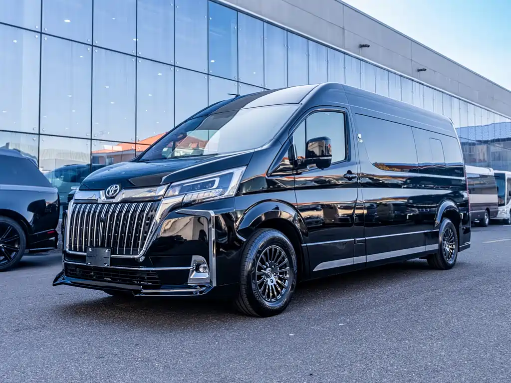 Toyota HiAce 2024 3.5L AT