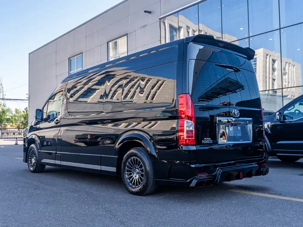 Toyota HiAce 2024 3.5L AT