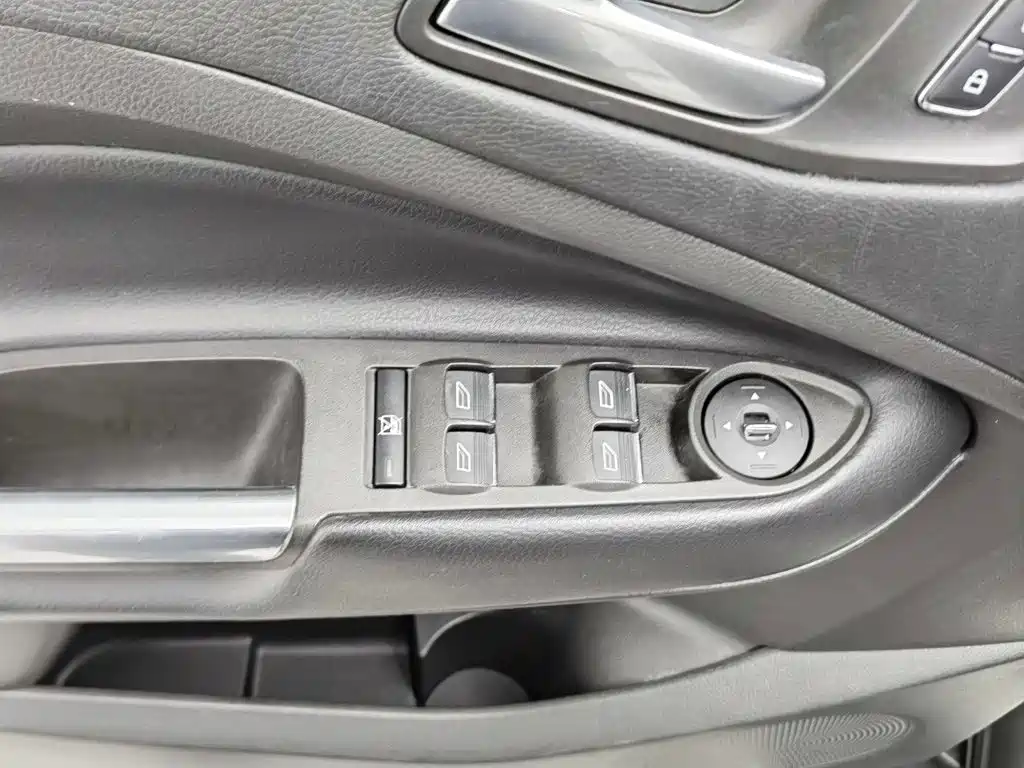 Ford Kuga — миниатюра 9