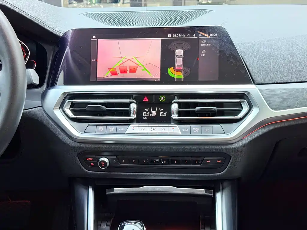 BMW 3 Series — миниатюра 11