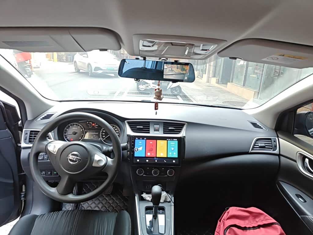 Nissan Sylphy 1.6 л 2024 г. Серебристо-серый, пробег 30800 км