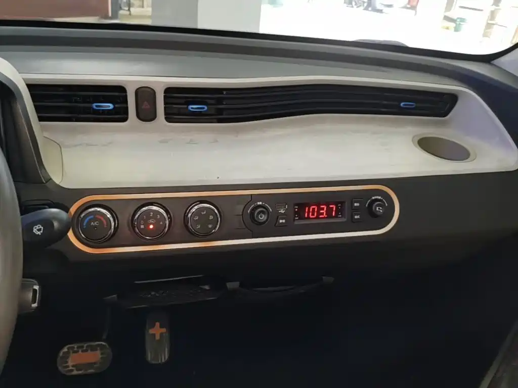 Wuling MINIEV — миниатюра 13