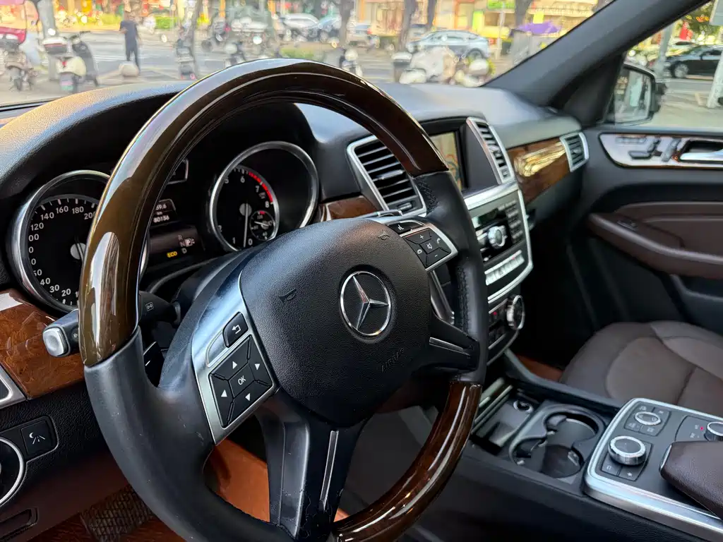 Mercedes-Benz M-Class — миниатюра 13