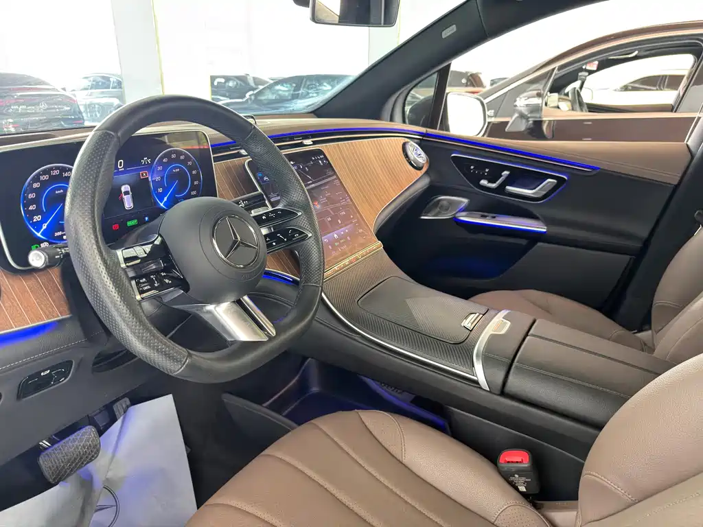 Mercedes-Benz EQE SUV — миниатюра 4