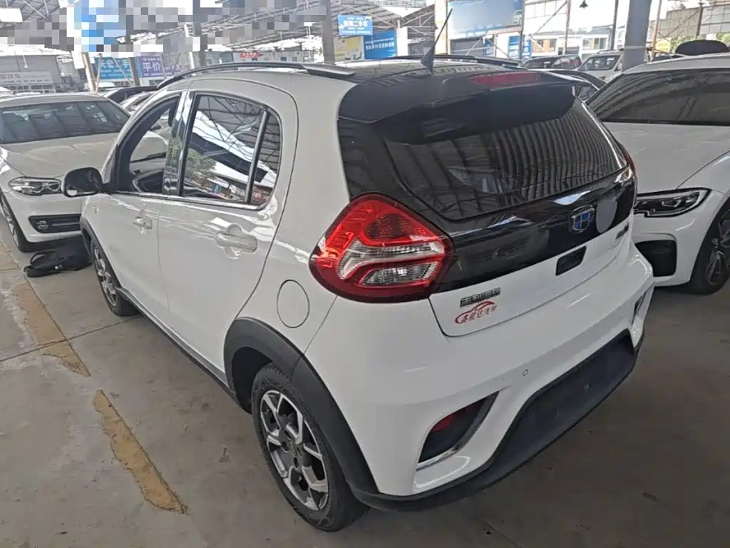 Geely Vision X1 — миниатюра 5