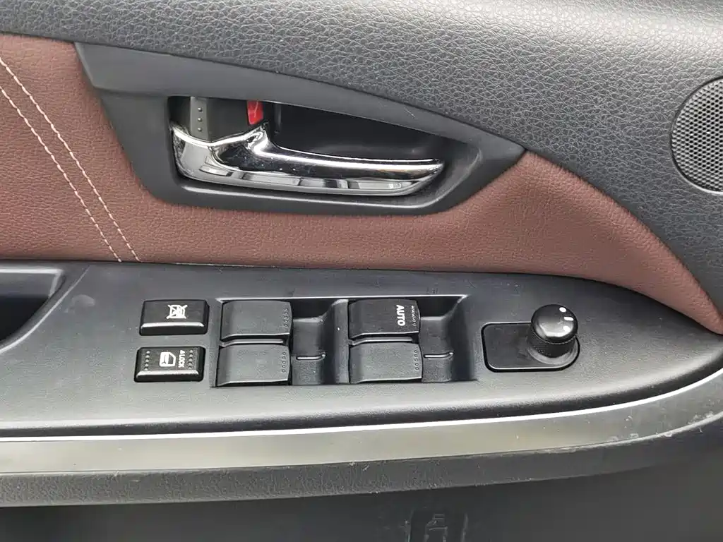 Suzuki SX4 — миниатюра 9