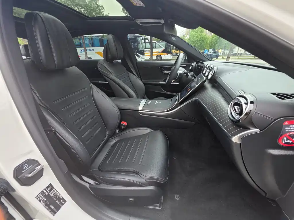 Mercedes-Benz C-Class — миниатюра 6