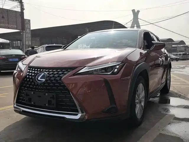 LEXUS UX 2020