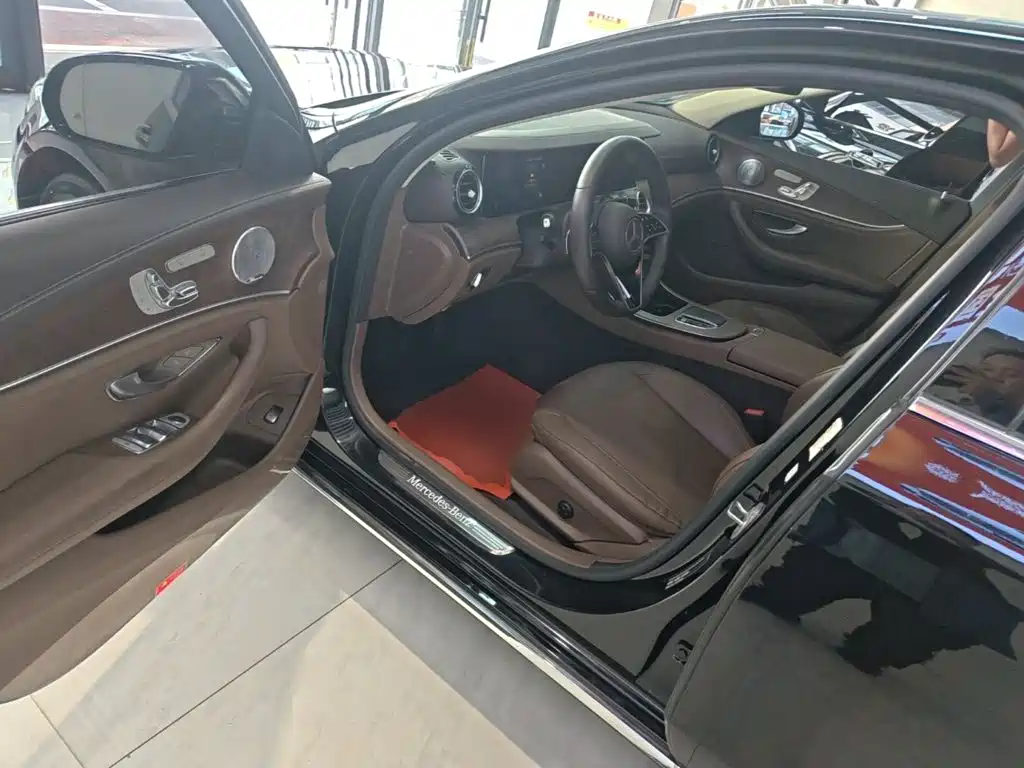 Mercedes-Benz E-Class — миниатюра 9