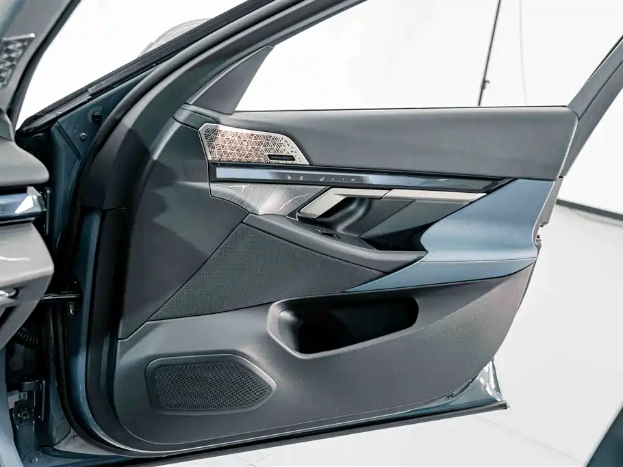 BMW 5 Series — миниатюра 16