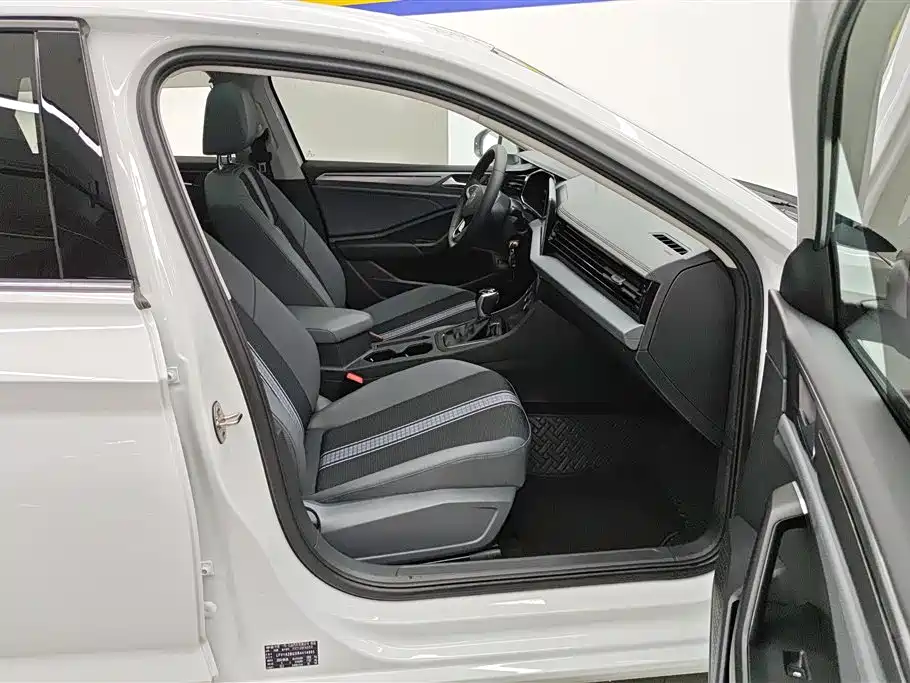 Volkswagen Sagitar 2024 200TSI DSG