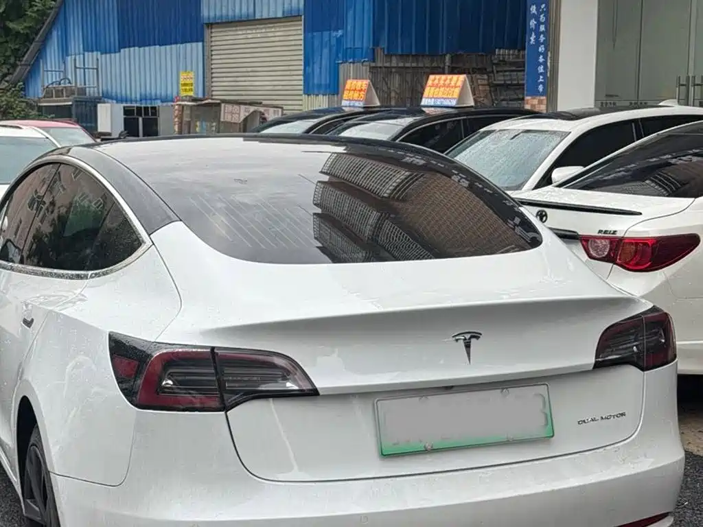 Tesla Model 3 — миниатюра 2