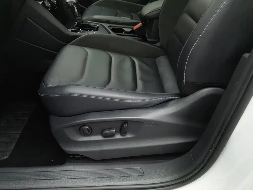 Volkswagen Tiguan L — миниатюра 20