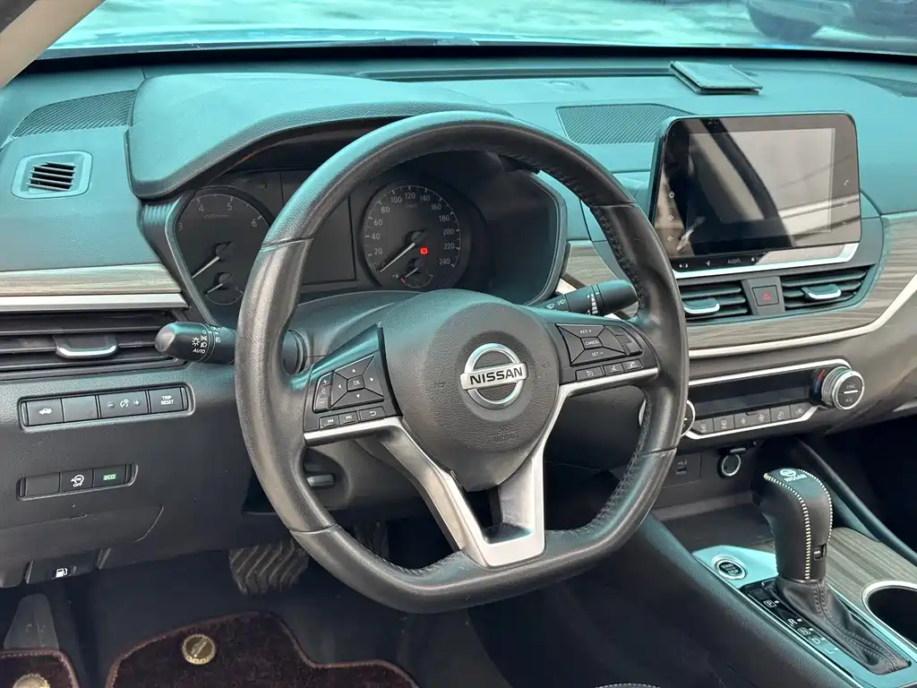 NISSAN TEANA