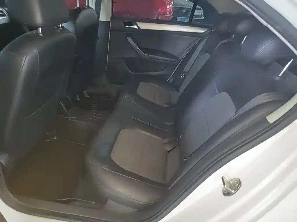 Volkswagen Santana — миниатюра 17