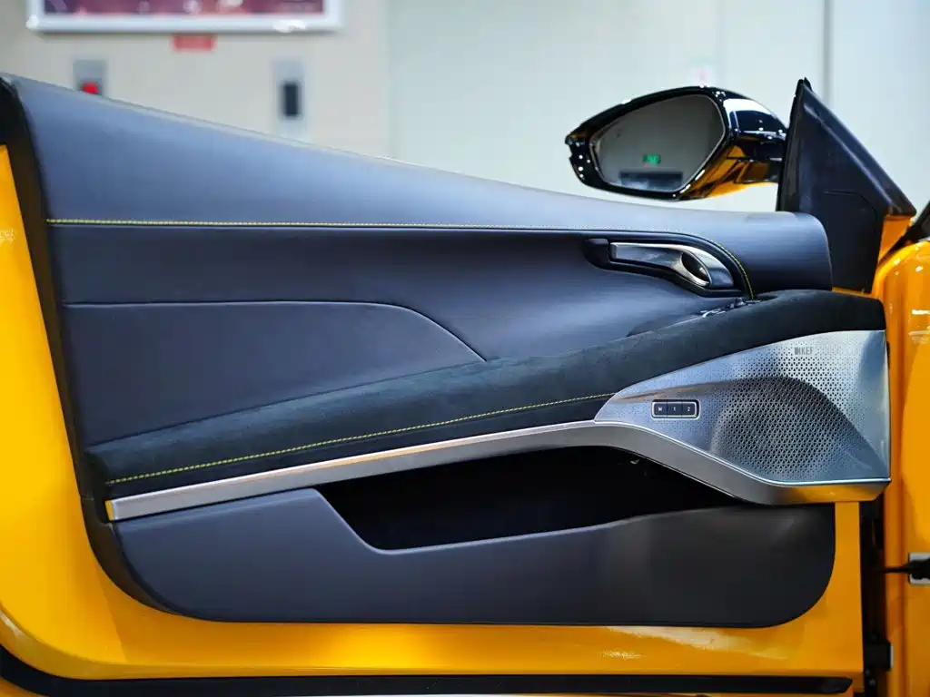 Lotus Emira — миниатюра 16