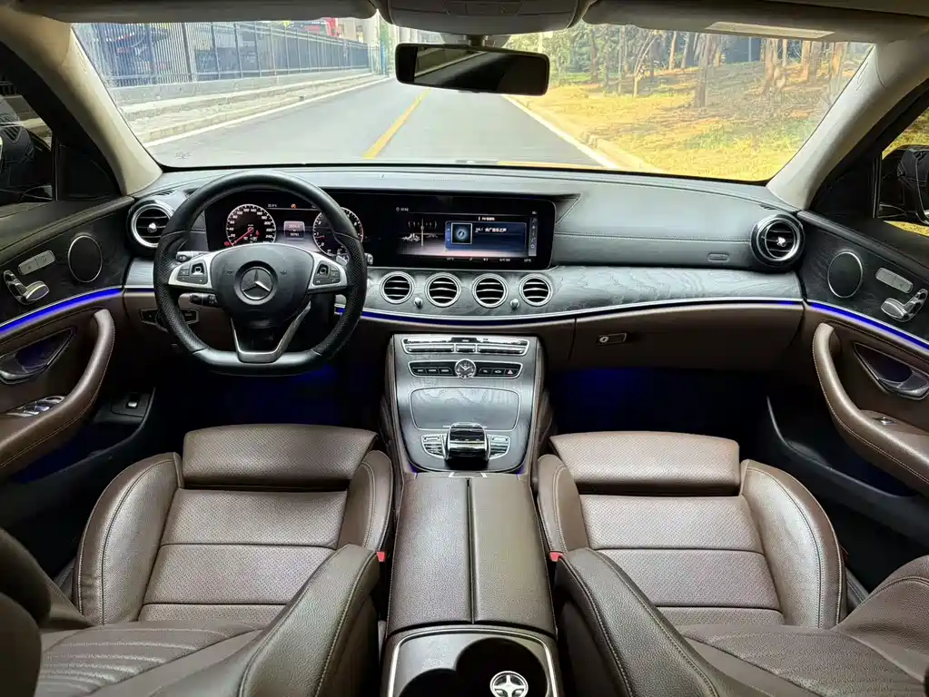 Mercedes-Benz E-Class — миниатюра 6