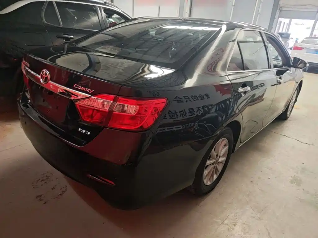 Toyota Camry — миниатюра 7
