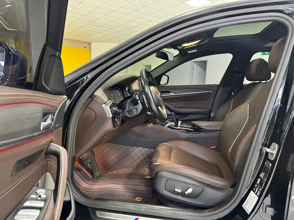 BMW 5 Series — миниатюра 4