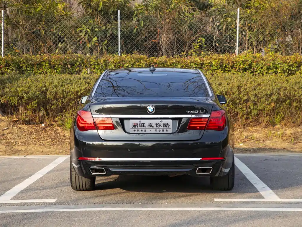 BMW 7 Series — миниатюра 5