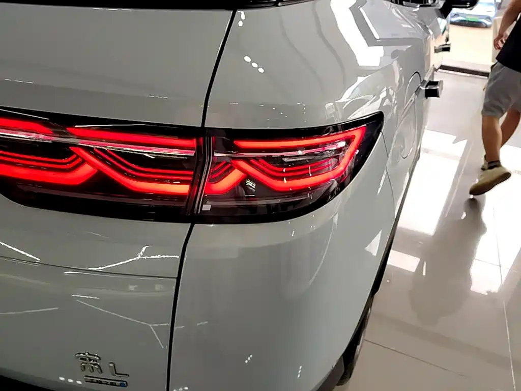 BYD L DM-i — миниатюра 8