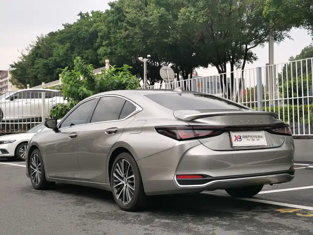 Lexus ES — миниатюра 5