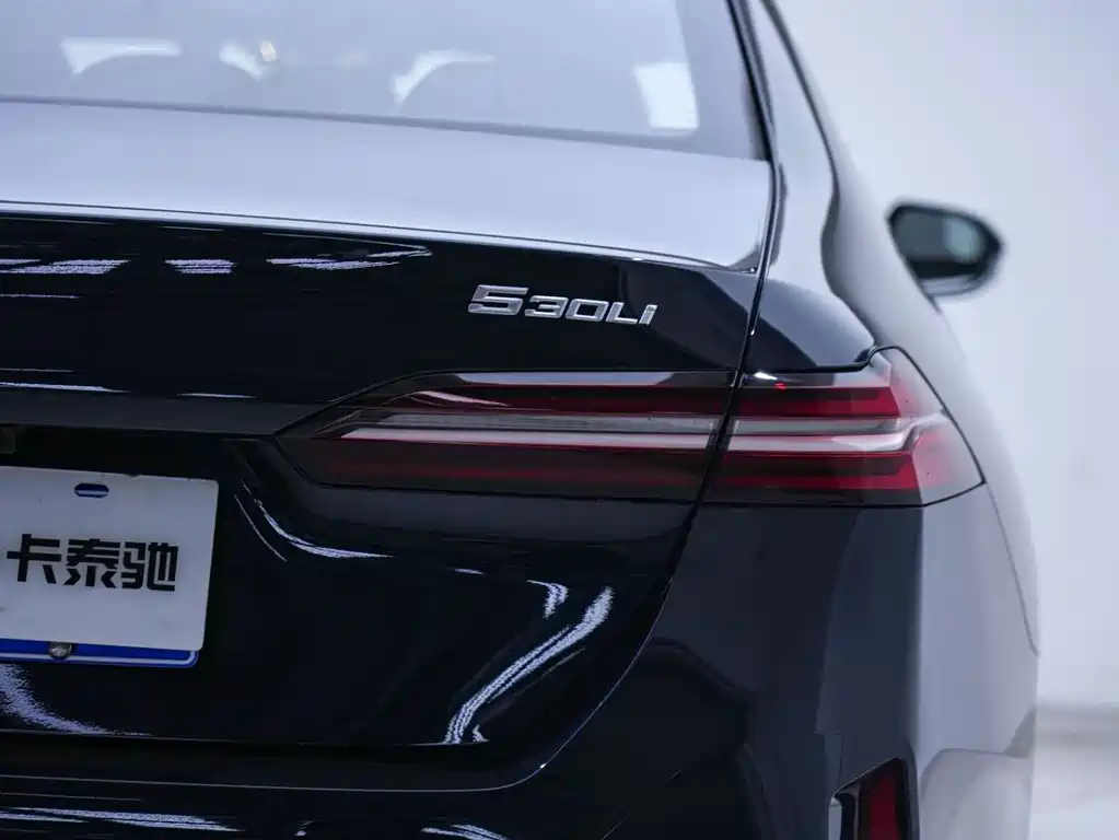 BMW 5 Series — миниатюра 18