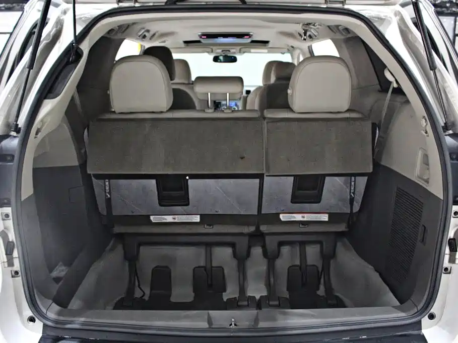 Toyota Sienna — миниатюра 13