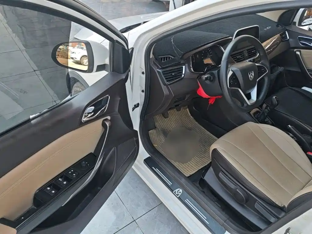 Baojun 310W — миниатюра 16