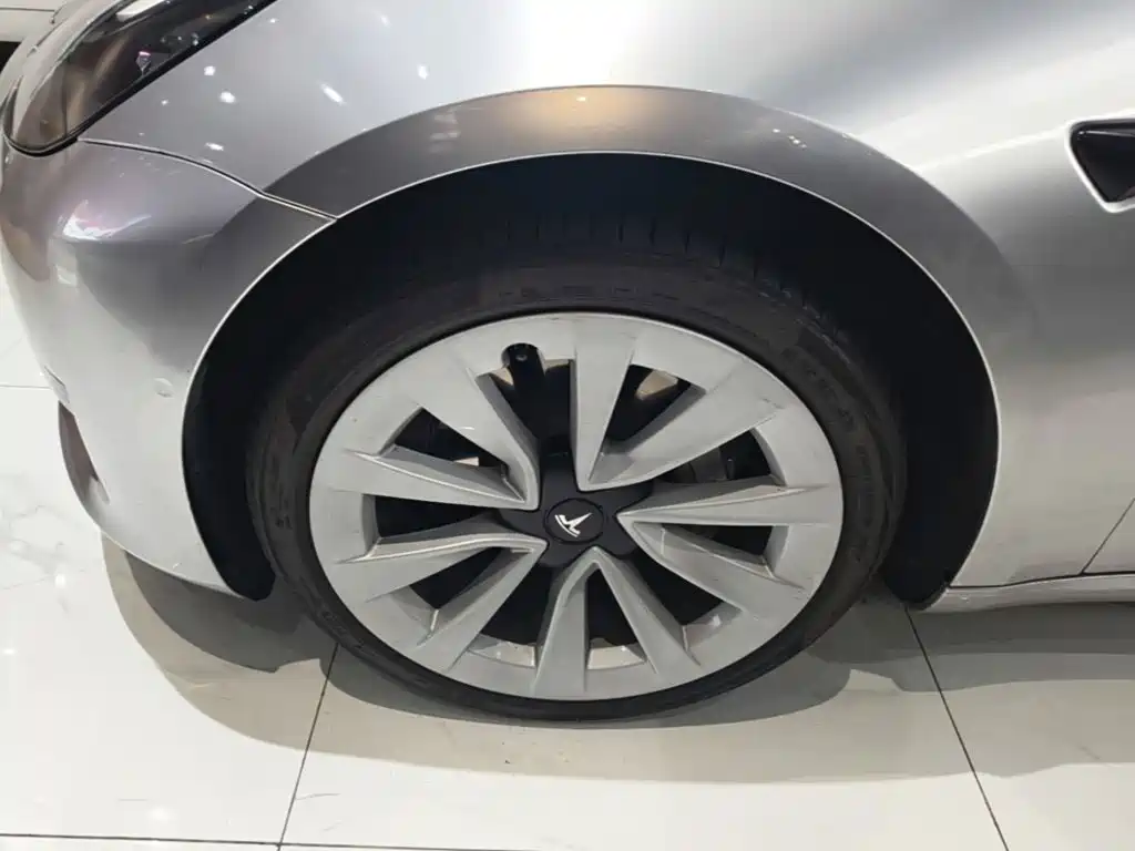 Tesla Model 3 — миниатюра 23