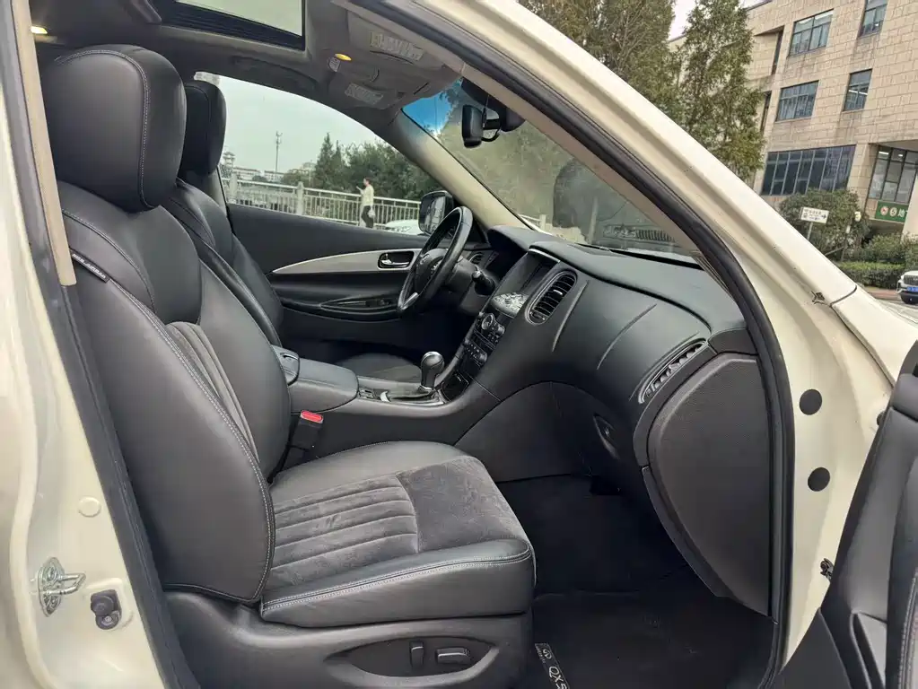 Infiniti QX50 — миниатюра 11