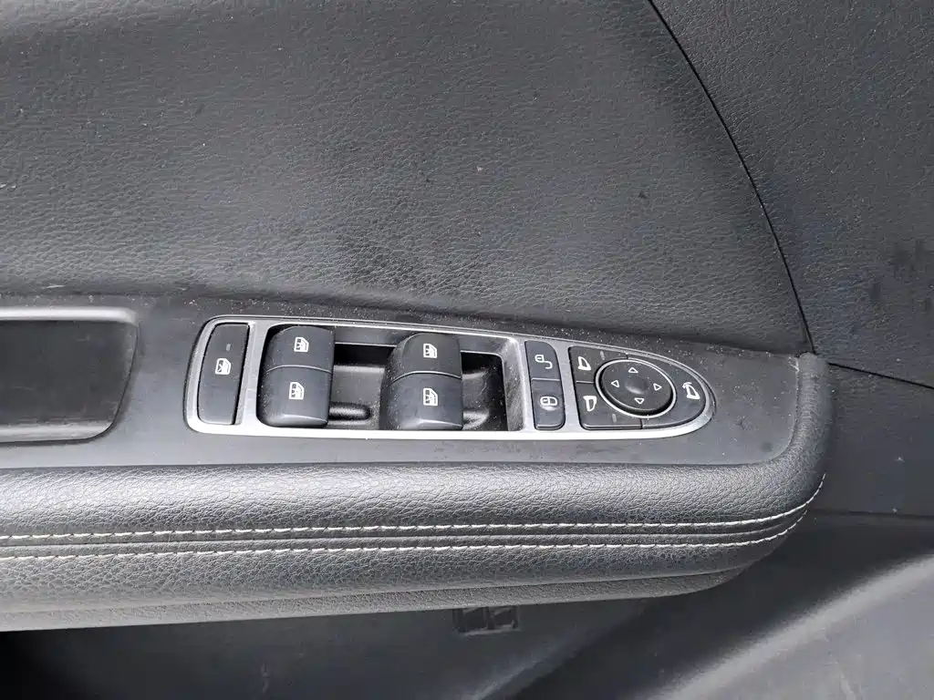 BYD MAX — миниатюра 9